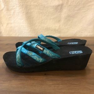 Teva sandals size 6